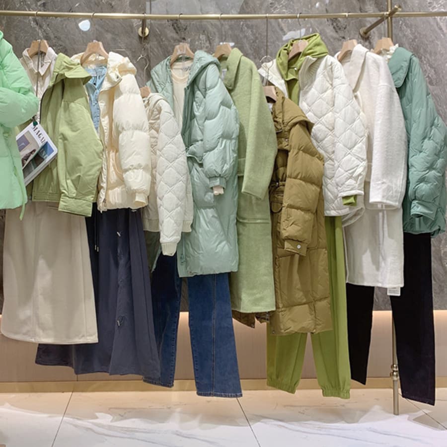 Off-brand discount women's clothing surplus stock, physical sourcing, live stream supply, balance clearance, clothing wholesale down jackets