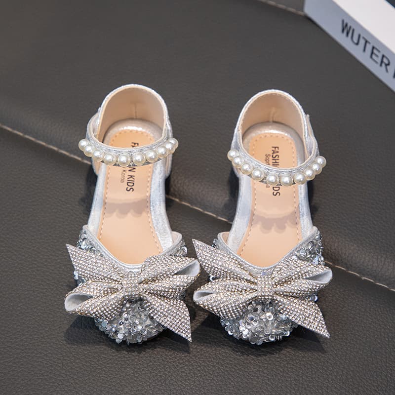 Girls' Leather Shoes 2026 New Model Catwalk Performance Sandals Soft-Soled Princess Shoes Girls' Silver Dance Shoes Flats