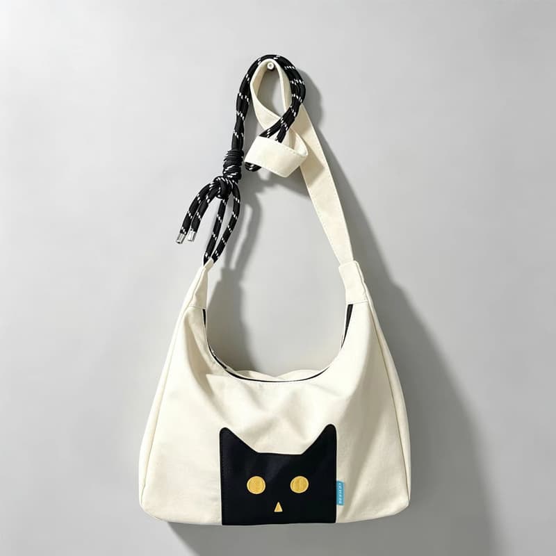 At first glance, the super cute black cat release bag is custom-made, lazy style, apricot color single shoulder armpit bag, versatile shoulder bag