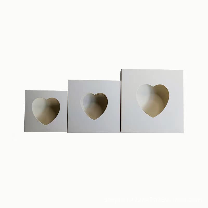 Heart-shaped cutout blank card small gift box outer paper sleeve, simple printing, fast delivery, universal size, wholesale price, fast logistics.