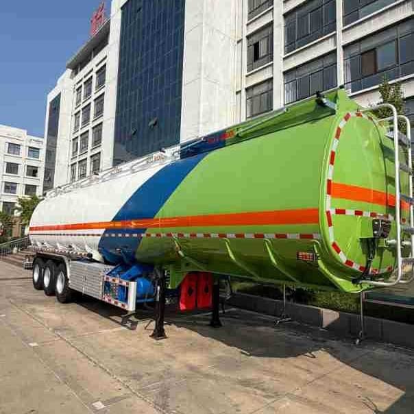 Cross-border water tank transport vehicles, direct supply liquid tanker transport vehicles, stainless steel commercial transport vehicles, diesel oil tankers