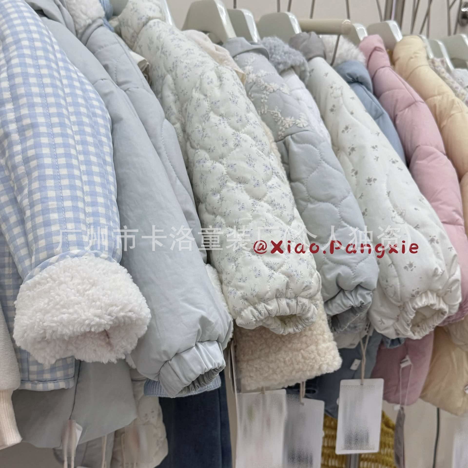 Huzhou Zhili children's clothing final payment clearance, Duoting Huatiancai brand discount children's wear wholesale, physical store and stall supplies.