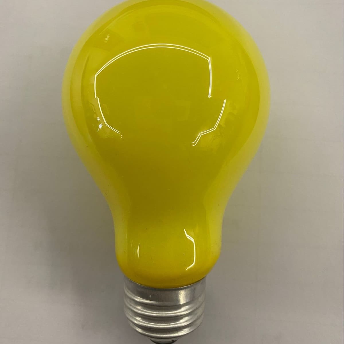 Factory direct supply of A60 yellow filament bulbs and E26 mosquito repellent bulbs for lighting and decoration.