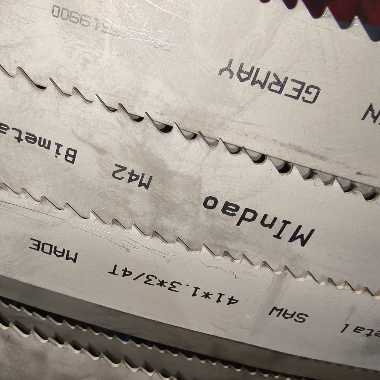 M42 Bandsaw Blade 41mm*1.3mm Bimetal Bandsaw Blade for Cutting Carbon Steel, Tool Steel, Bearing Steel and Other Metals