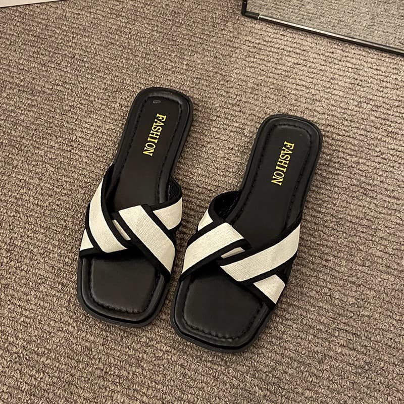 Flat Bottom Little Chanel Style One-Strap Slippers for Women 2026 New Summer Outdoor French Style Small Sandals Beach Sandals
