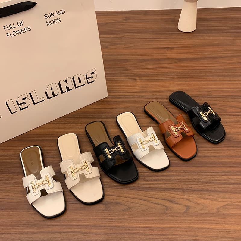 Plus Size 2025 Summer New Versatile Flat Slide Sandals for Women Beach Slippers Outdoor Casual