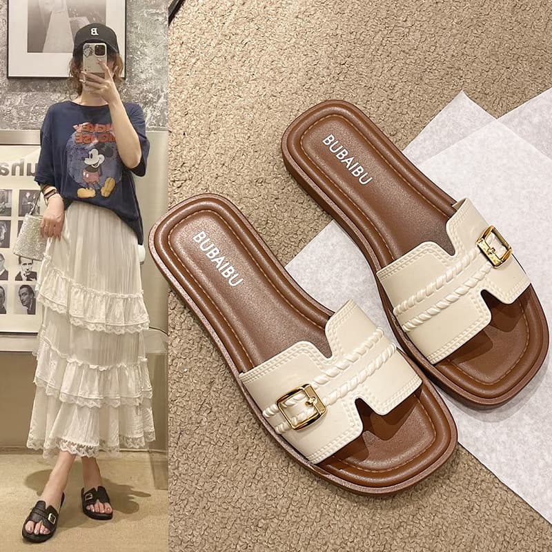 Korean Style Women's Summer Slippers 2026 New Fashion Versatile Beach Sandals for Dresses