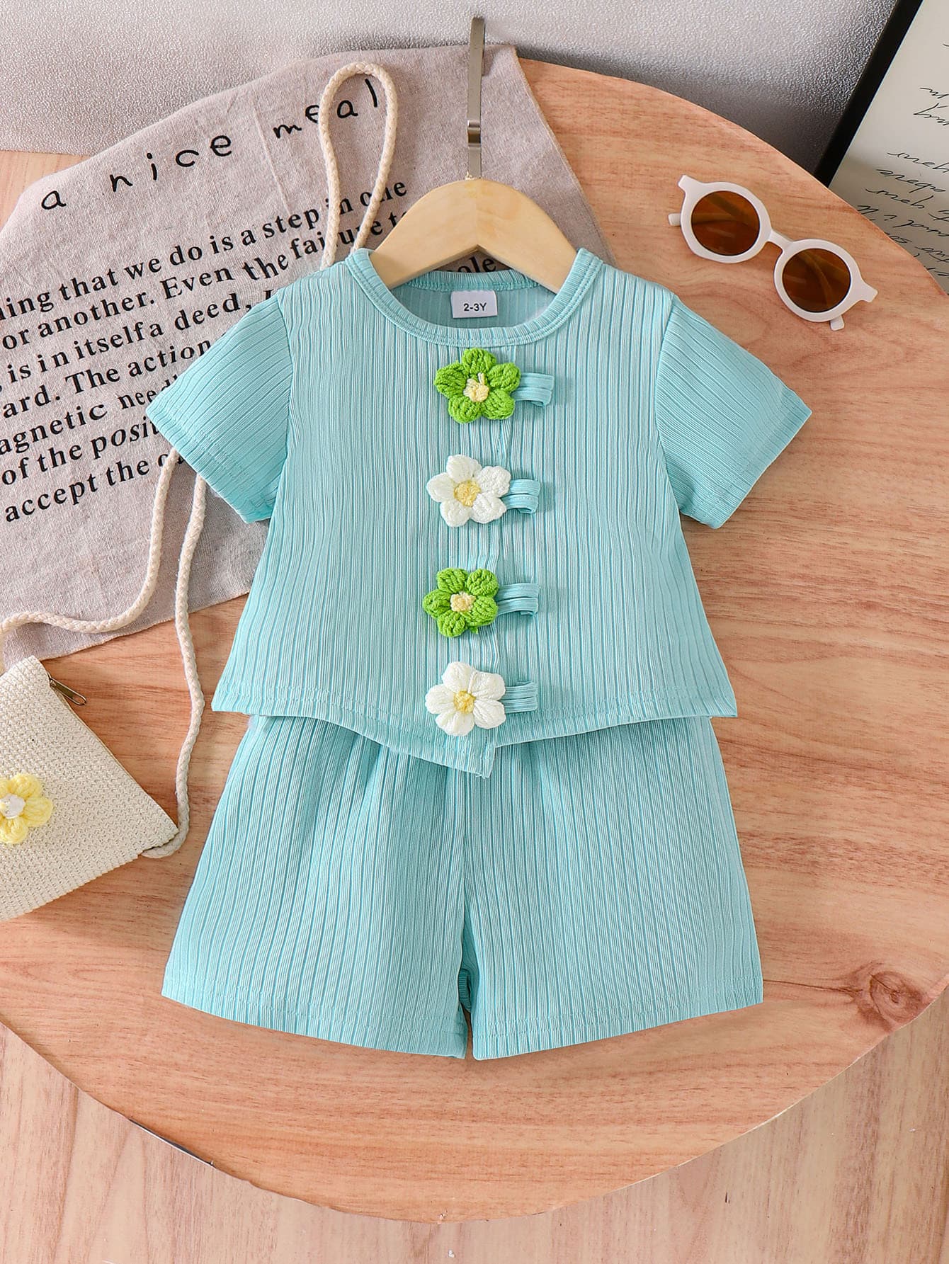 Girls' fresh blue suit for summer, striped short-sleeved three-dimensional floral top, two-piece set of shorts of the same color
