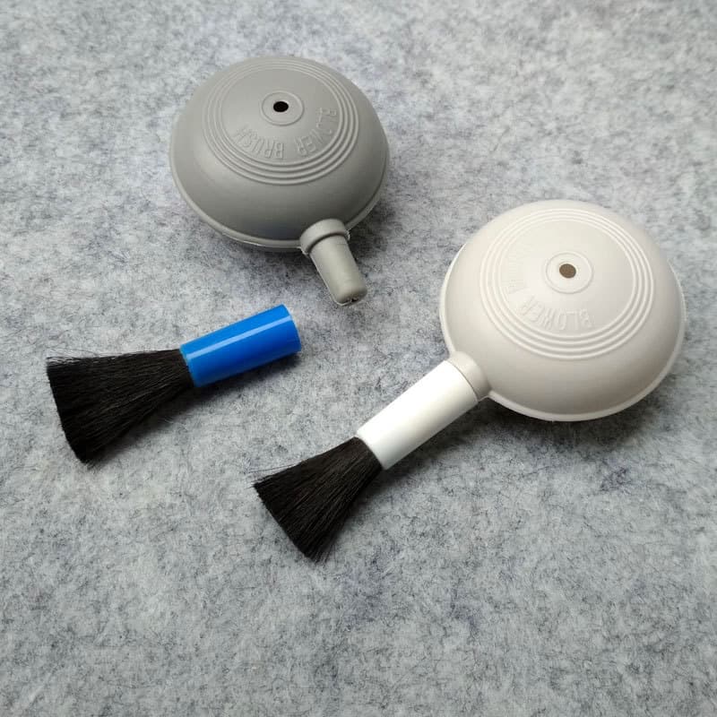 Mini air blower with brush, small air blower for cleaning camera lenses and succulents, also suitable for skin blowers.
