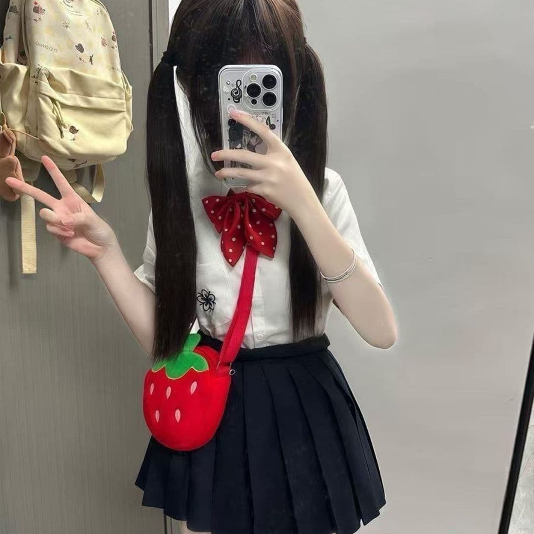 Cute Cartoon Plush Strawberry Crossbody Bag for Kids and Adults, Single Shoulder Bag, Portable Storage Bag for Travel