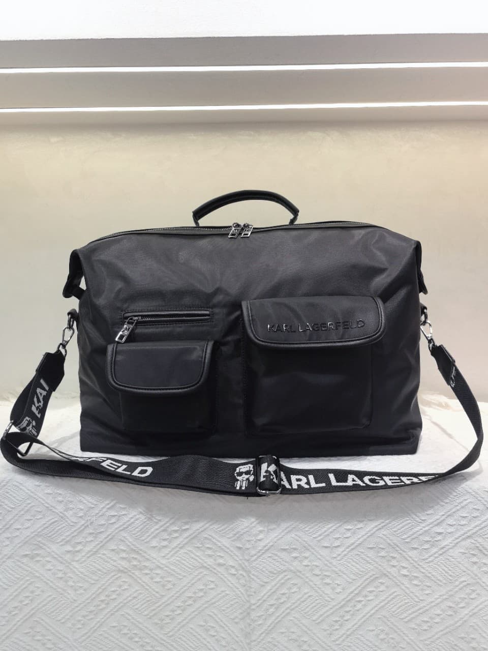 Cross-border Galeries Lafayette karl unisex travel bag crossbody bag 2026 early spring new bag commuting with contrasting letters for travel