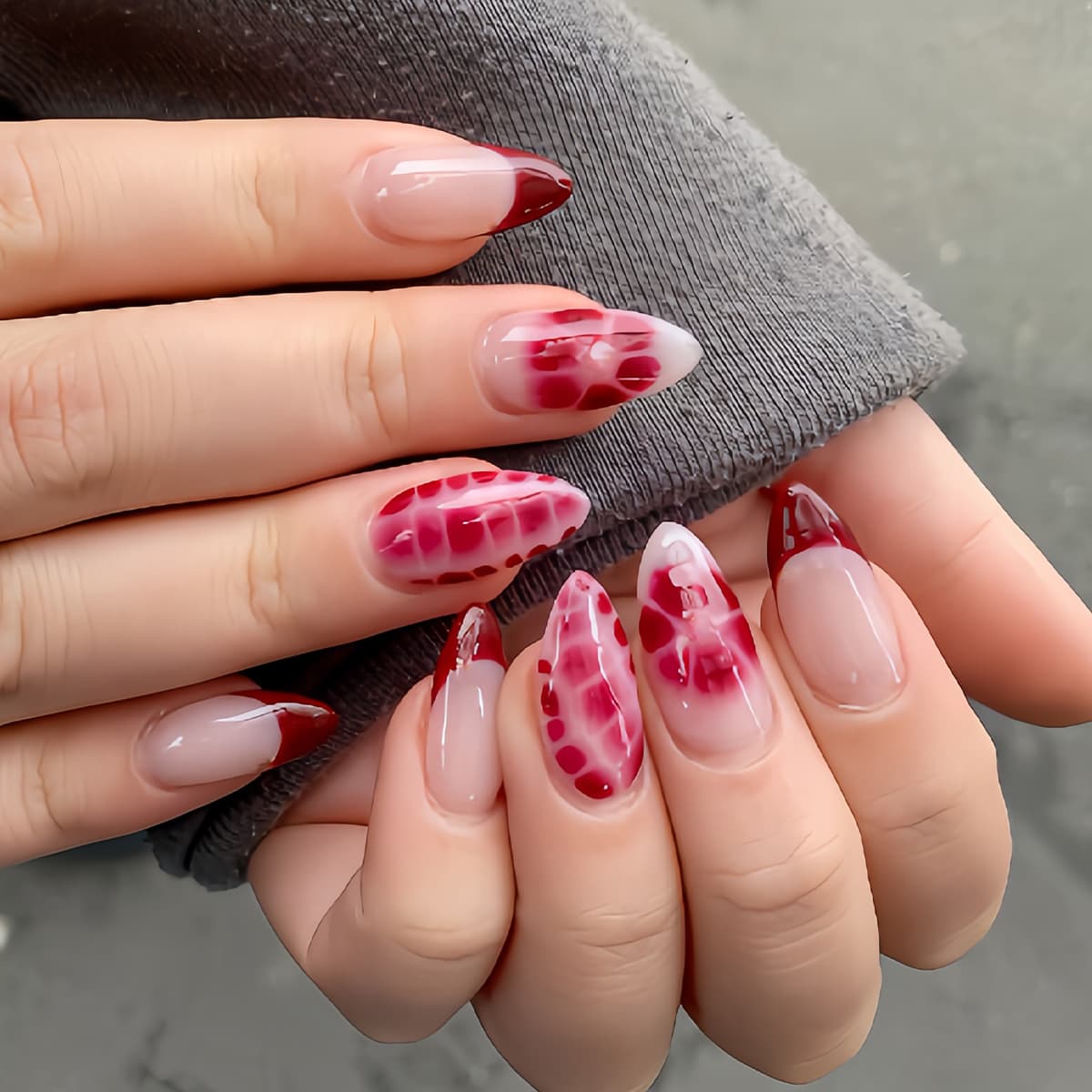 Cross-border best-selling water drop nails burgundy smudged golden pearls autumn and winter atmosphere temperament removable nail art pieces
