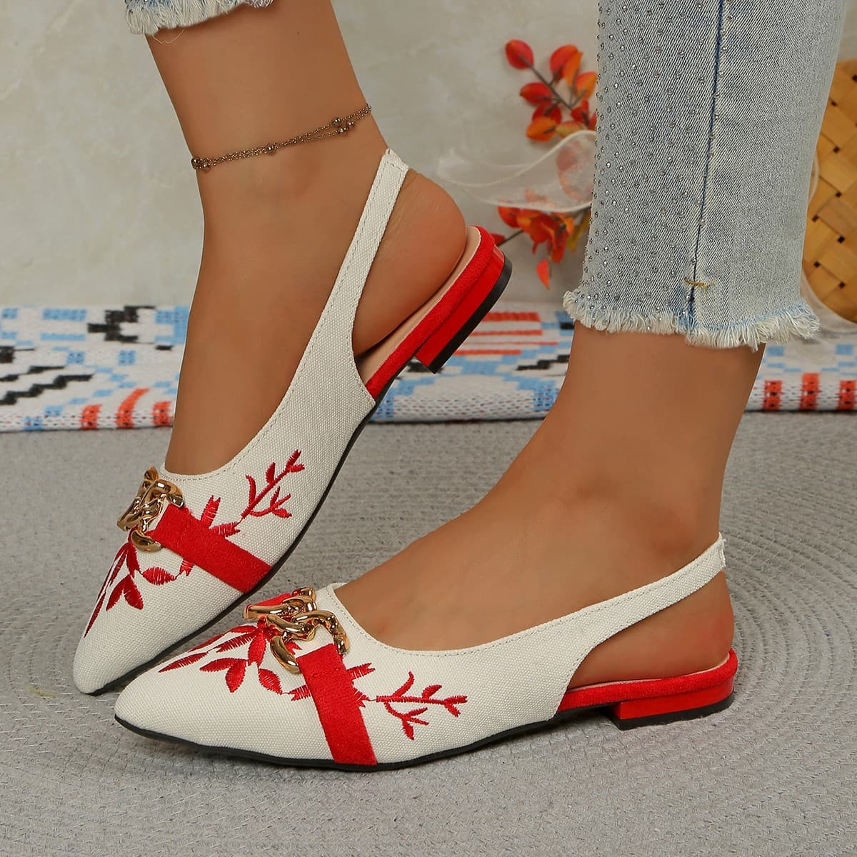 Women's Flat Sandals Summer New Cross-Border Large Size Fairy Style Metal Buckle Sandals Flat Heel Closed-Toe Slippers Women's Shoes