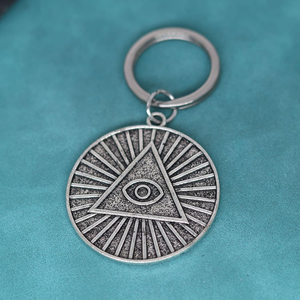 1Pcs Alloy Masonic Pyramid Eye Fashionable Templar Symbol Pendant Keychain