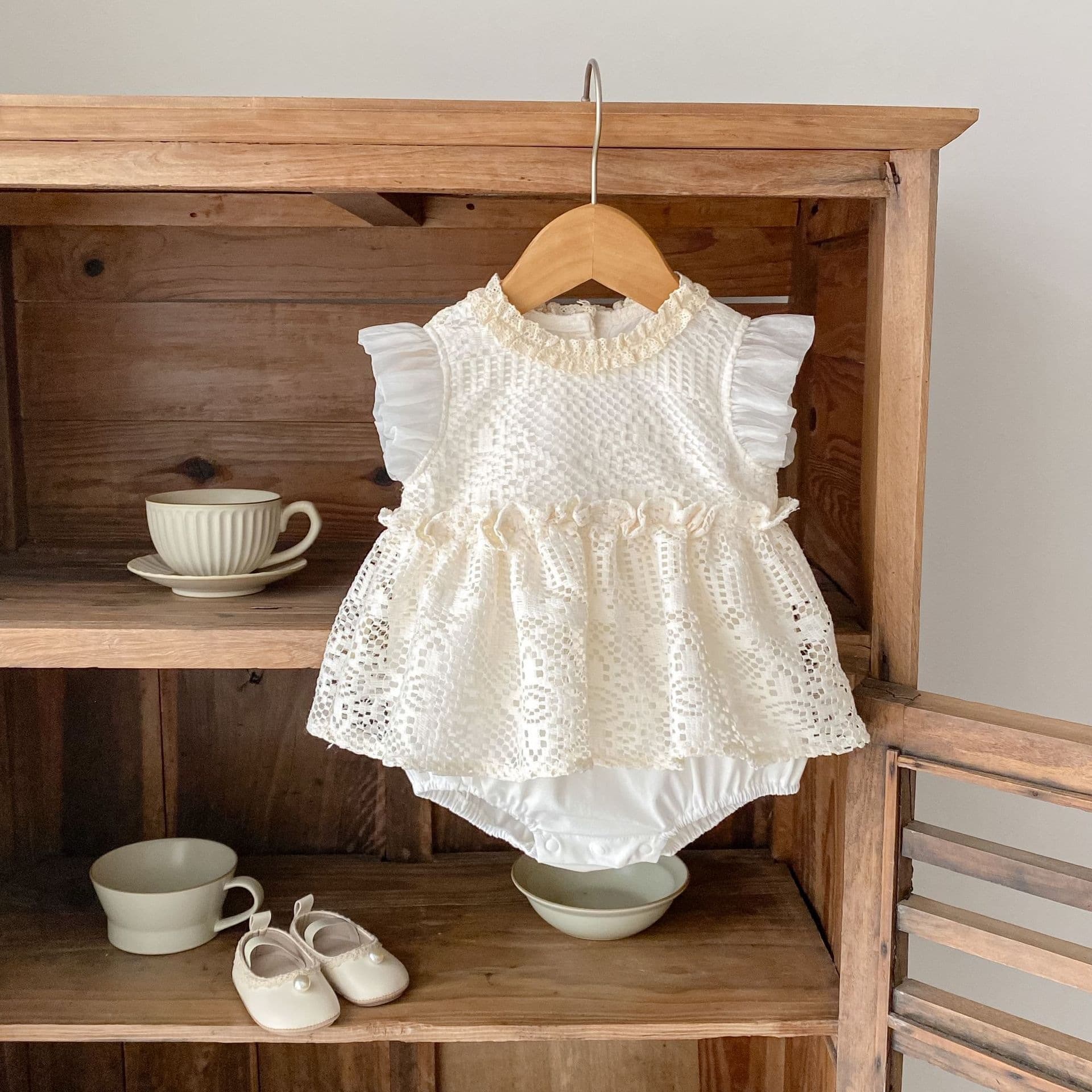 2026 Summer Girls Sweet Princess Dress Baby 100-Day Party Dress Small Flying Sleeve Fancy Lace Bodysuit Dress