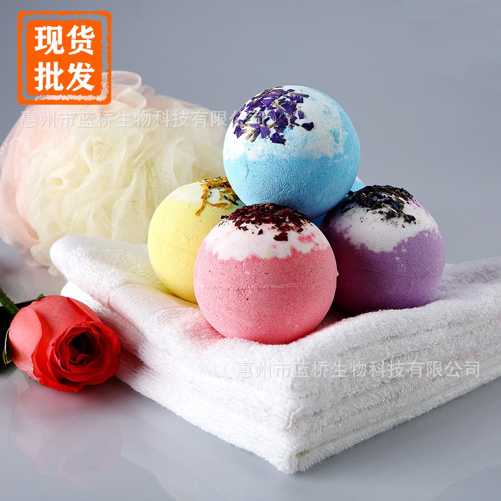 Cross-border wholesale of dried flower bath bombs, effervescent salts, bubble bath balls with essential oils for bathing and foot soaks.