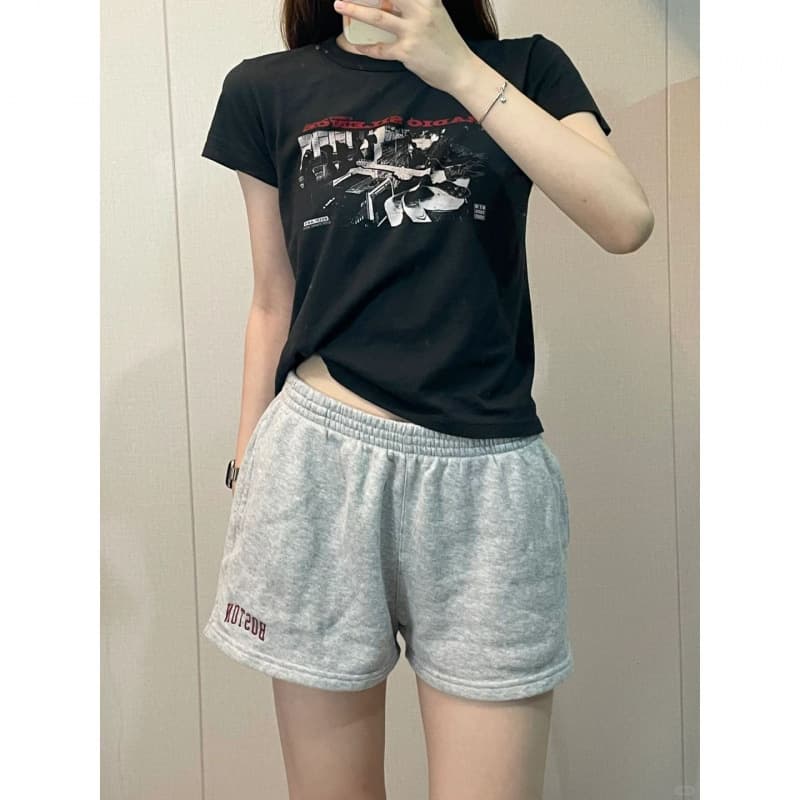 American Retro White T-Shirt for Women Summer Short Sleeve Square Shoulder Design Trendy Slim Fit Y2K Style Cropped Top