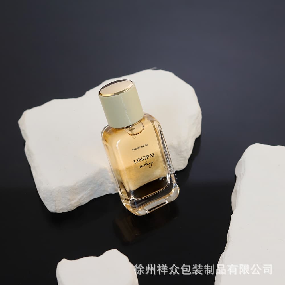 Premium Transparent Flat Square Screw-Neck Perfume Bottle Empty Bottle Set with Cap Spray Bottle Glass Refillable Bottle 50ml Sprayable Color