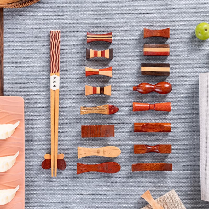 Manufacturer Wholesale Wooden Chopstick Rests, Cute Cartoon Design, Eco-friendly Japanese Hotel Tableware