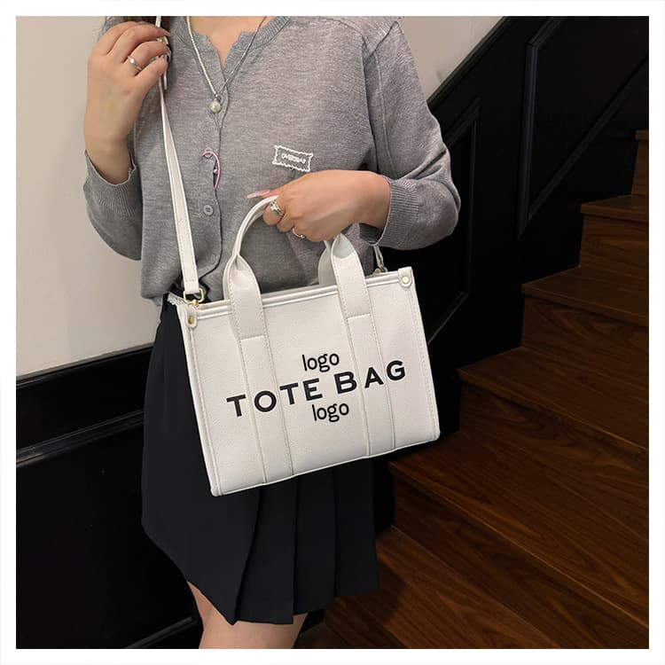 Crossbody bag for women, European and American retro fashion shoulder bag, large capacity, lightweight, versatile bag, factory wholesale