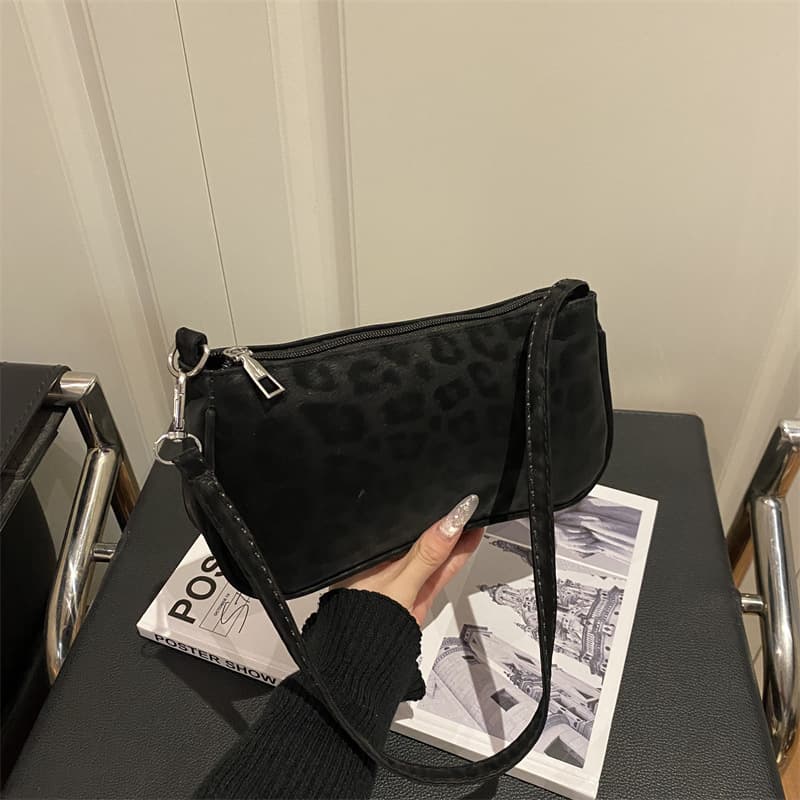 2026 Winter New Trendy Leopard Print Shoulder Bag for Women Simple Fashion Small Square Bag