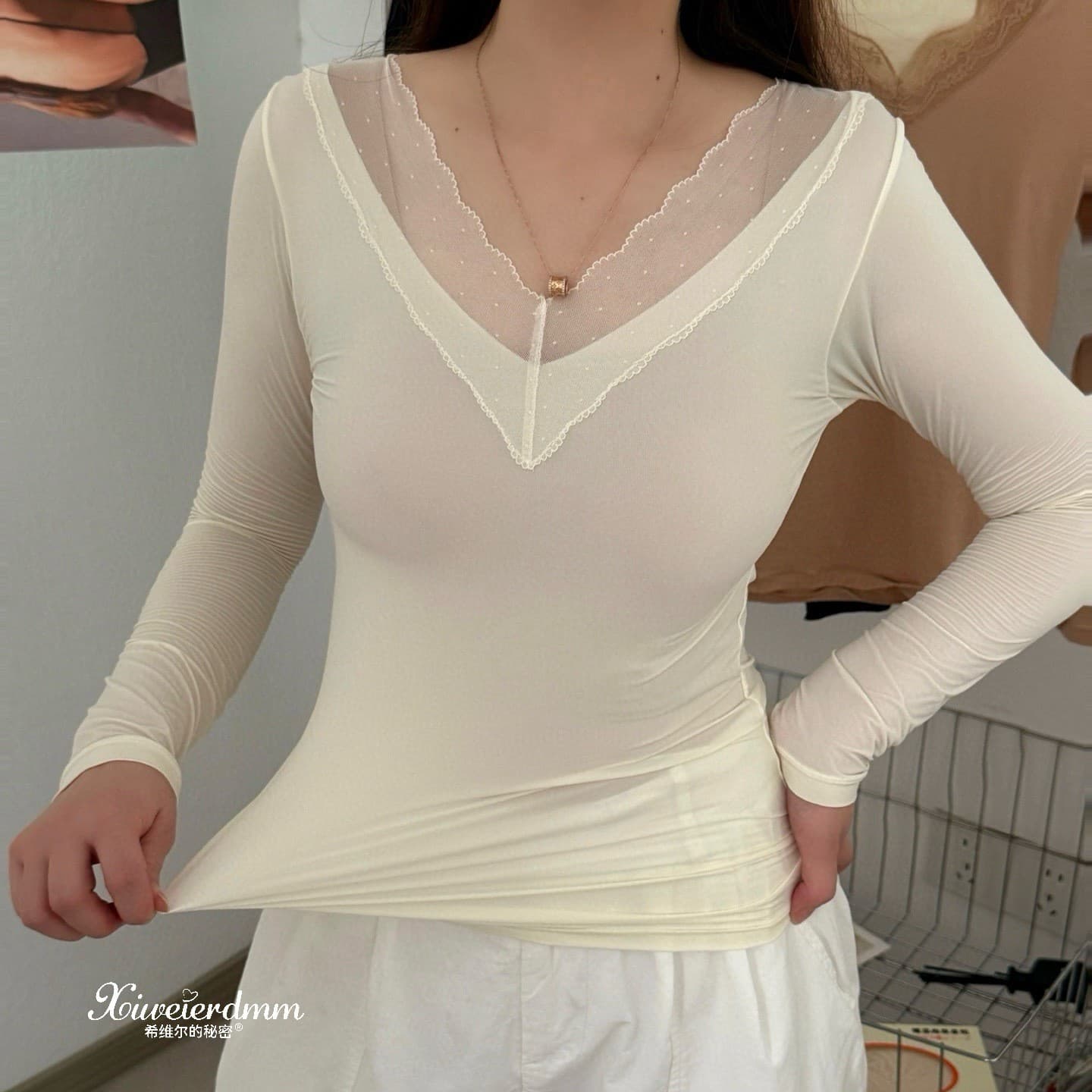 Foundation Liquid Ultra-Thin Skin-Nourishing Base Shirt Internet Famous Fashion Sexy Slim Fit V-Neck Lace Trim Warm Skin-Friendly Inner Layer