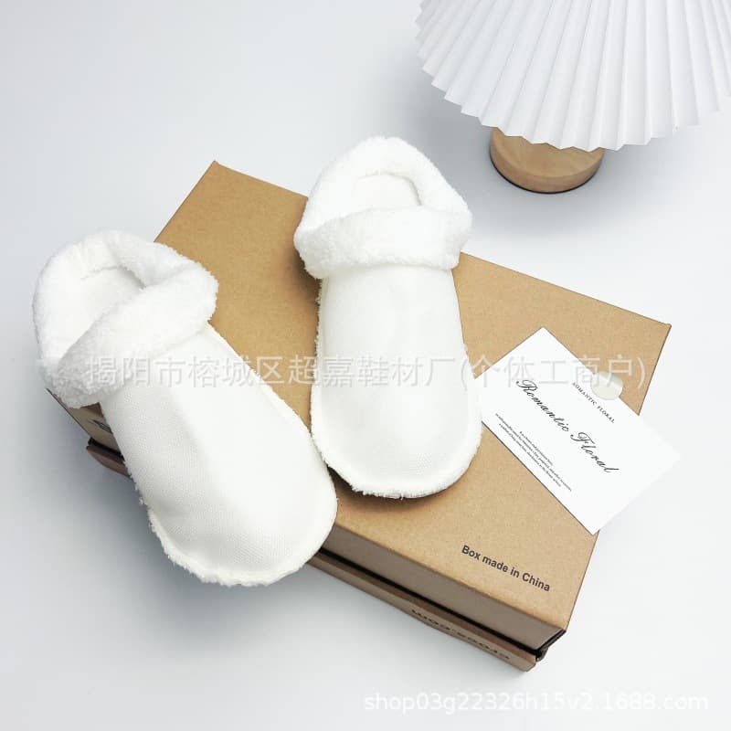 Perforated shoes with fluffy cotton covers, winter fleece inserts for warmth, removable washable inner lining, thickened furry cotton covers
