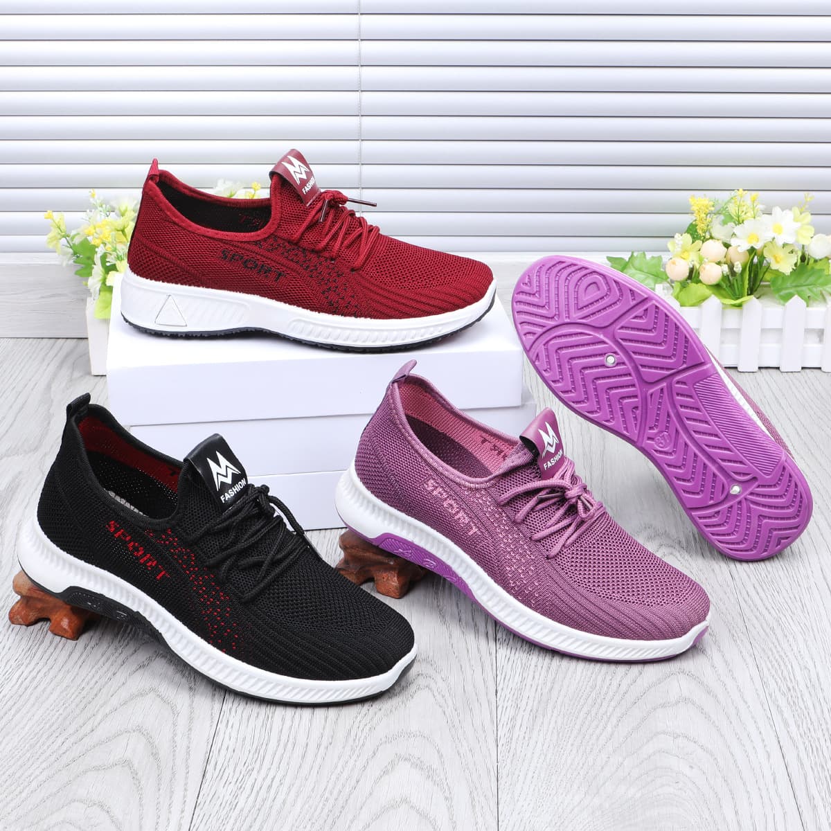 New Flyknit Shoes Women Mesh Breathable Mother Shoes Fashion Casual Shoes Soft Sole Walking Shoes Middle-aged and Elderly Men and Women Shoes