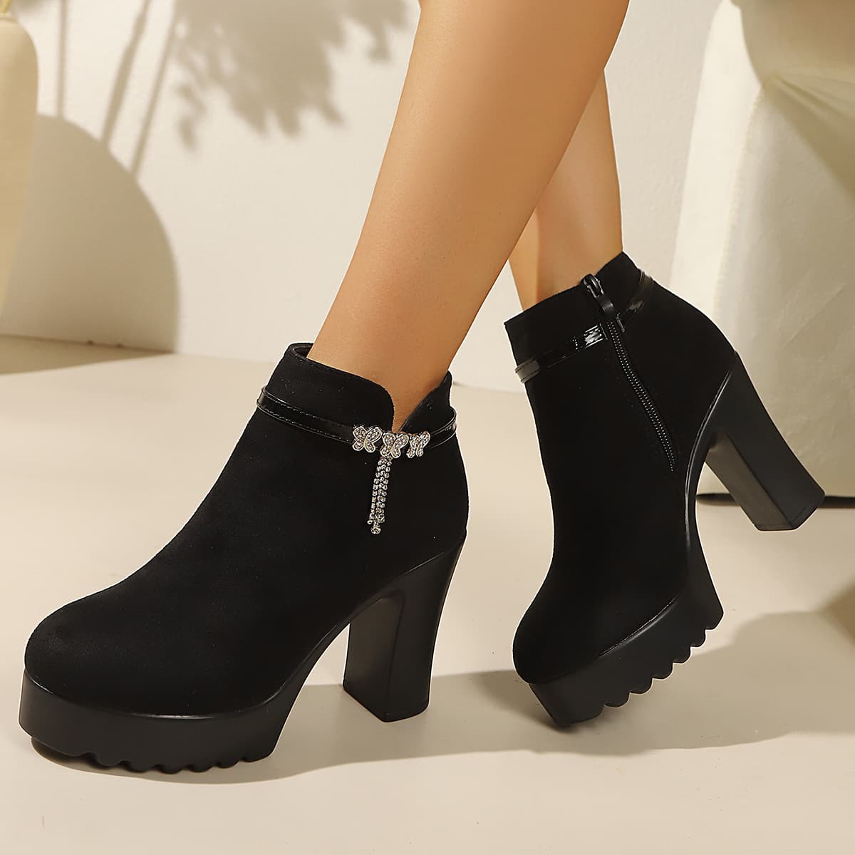 New Autumn/Winter Korean Fashion Round Toe Side Zipper Stiletto Heel Casual Women's Leather Boots Fashion Boots Wholesale