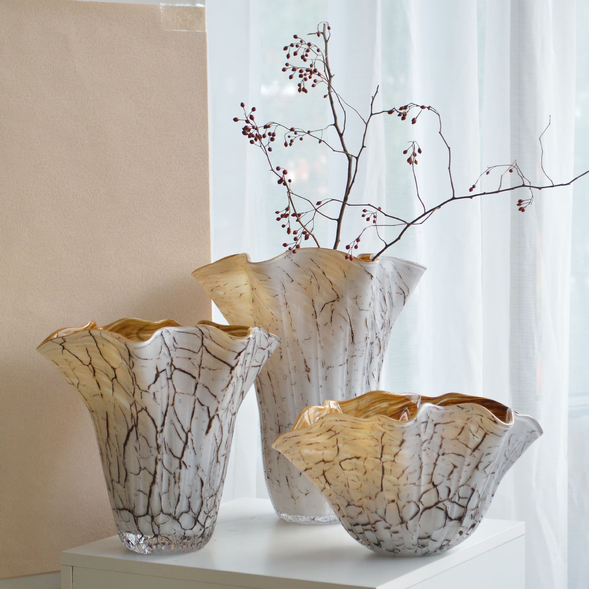 Minimalist white cracked glass flowerware modern sales department living room coffee table restaurant entrance flower arrangement vase ornaments