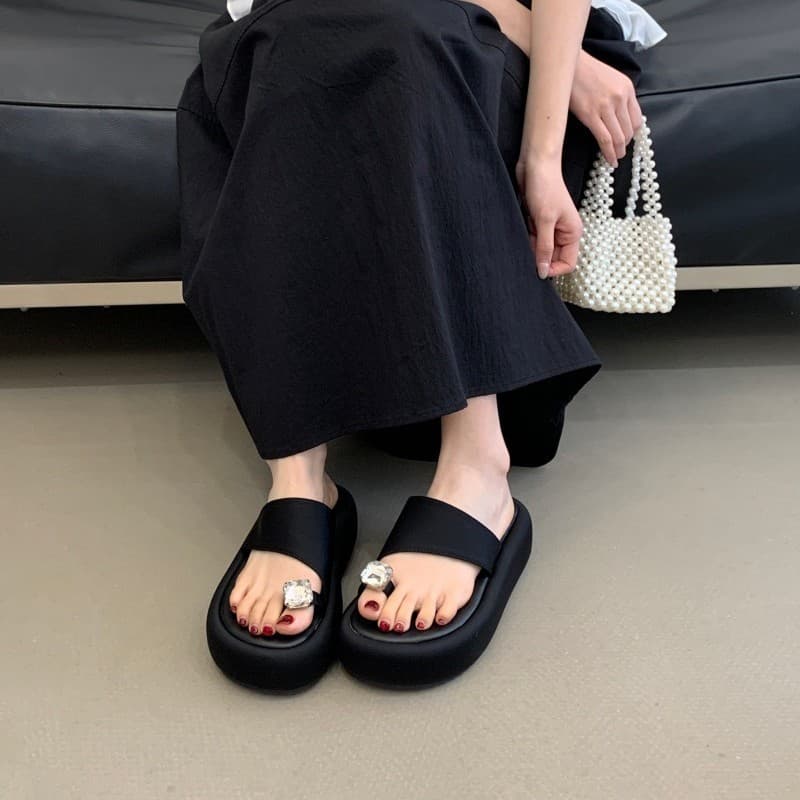 Summer Women's Slippers 2026 New Style Fashionable and Trendy for Outdoor Wear with Dresses