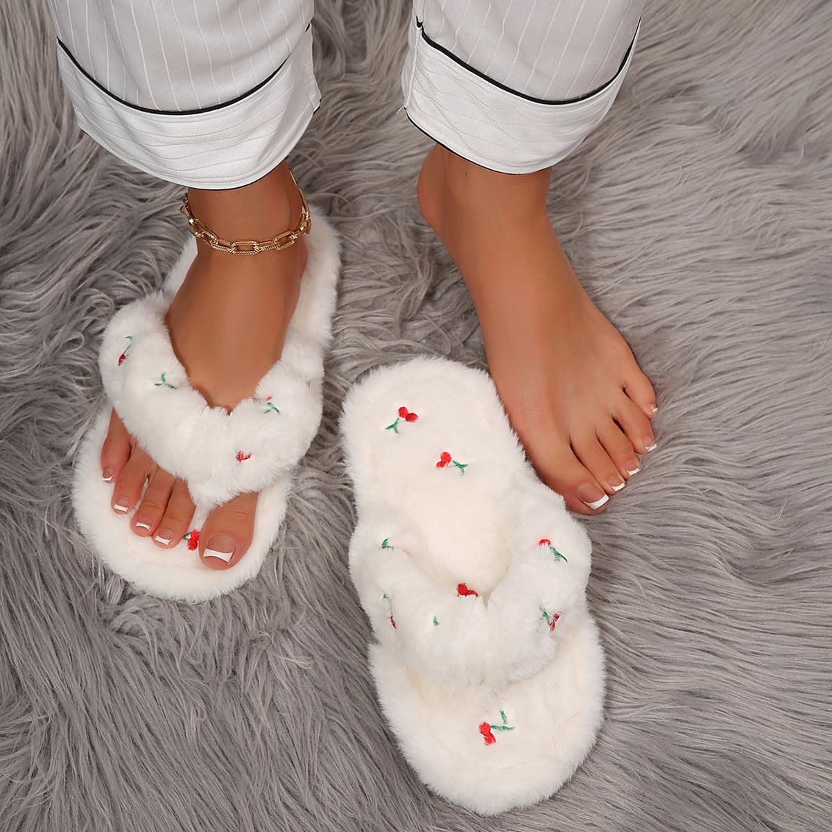 2026 New Leopard Print Plush Toe-Loop Slippers for Women, Warm and Non-Slip Thick Sole, Cute Floral Pattern for Home and Outdoor Wear