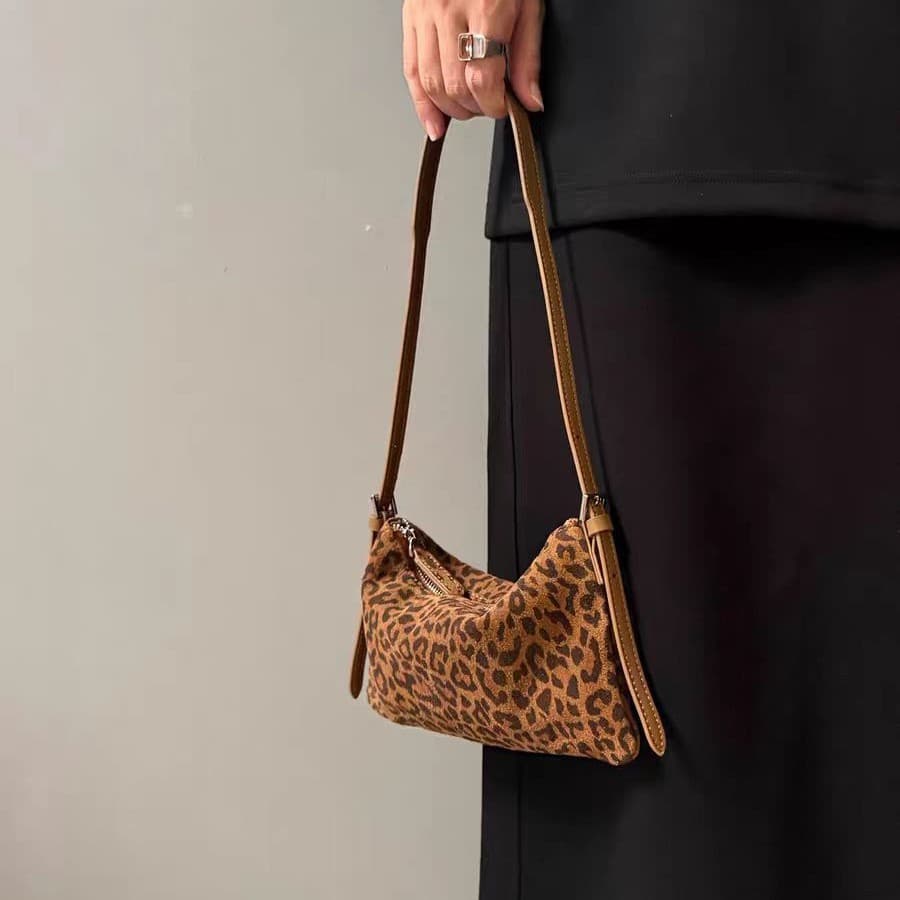 Fashionable leopard print mobile phone bag cowhide nubuck leather new women's bag high-end retro versatile genuine leather crossbody bag trendy
