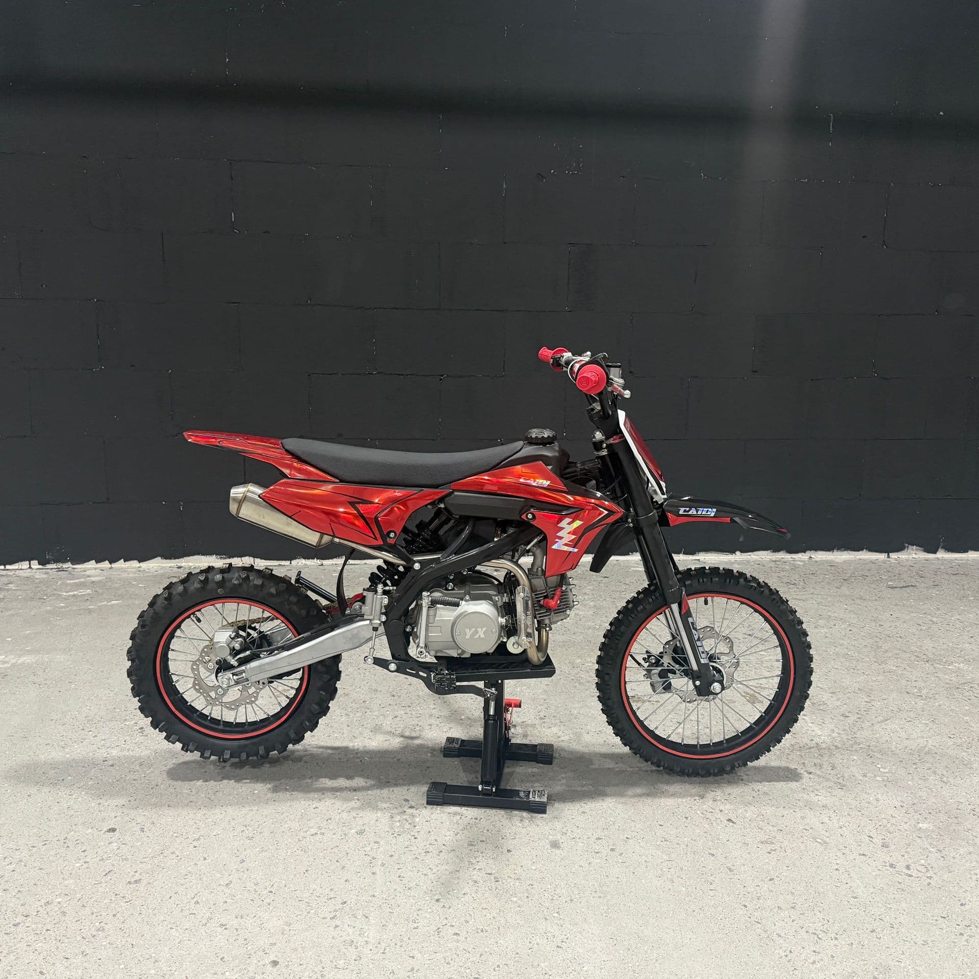 YH-125CC Off-Road Motocross Enduro Dirt Bike Two-Wheel Mountain Off-Road Vehicle Origin Small High-Speed Racing