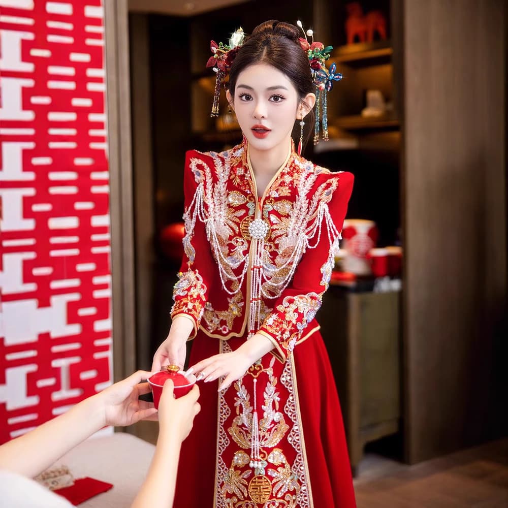 2025 New Style Xiuhe Dress for Brides, Chinese Wedding Gown, Embroidered Dragon and Phoenix Outfit