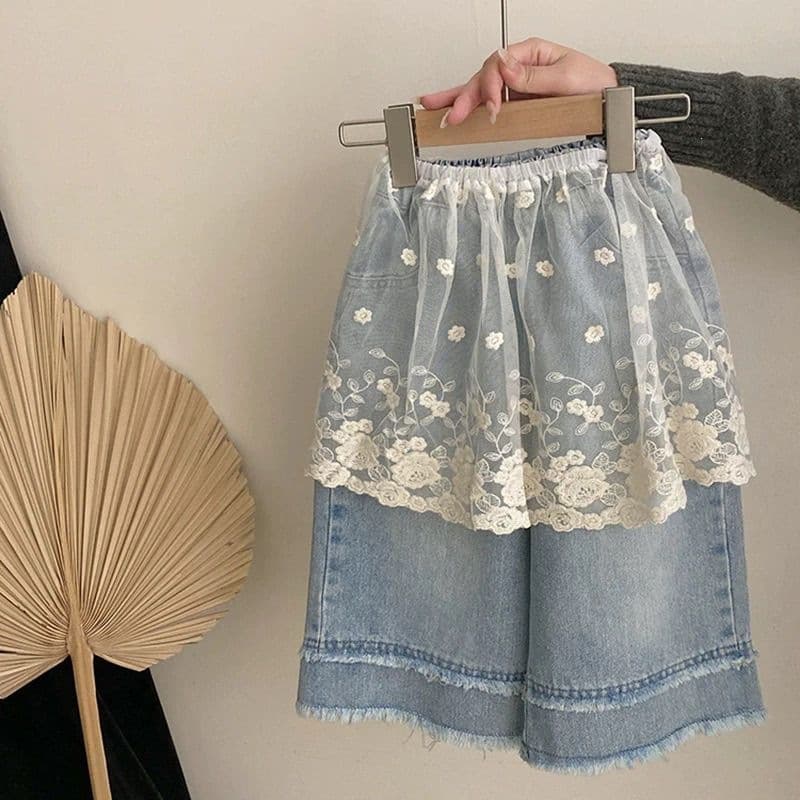 Children's jeans spring 2025 new girls' pants sweet lace embroidered butt curtains for children and middle-aged children raw edge trousers