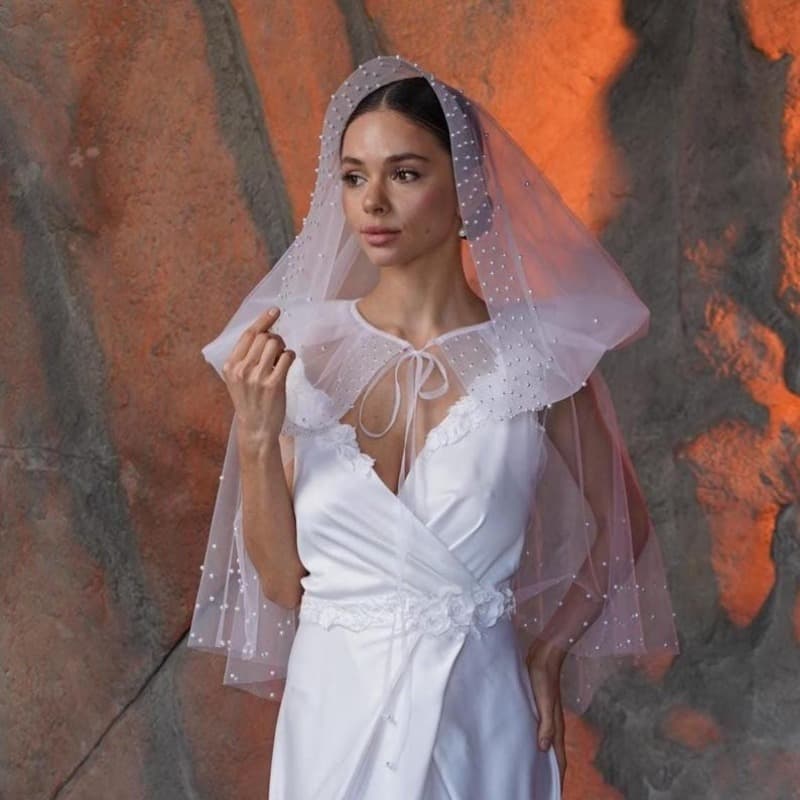 New cross-border pearl mesh shawl, solid color, hooded, tie-up cape, short, loose, romantic bridal headpiece accessories.