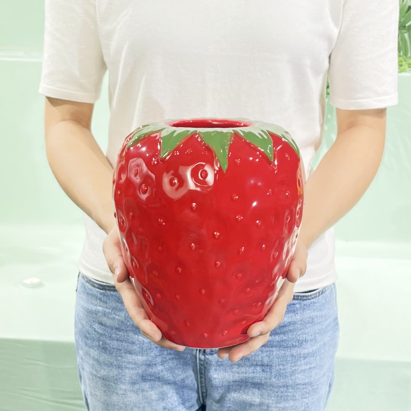 Strawberry Vase Ceramic Premium Aesthetic B&B New Year Art Decoration Ins Fruit Flower Vase Red Export