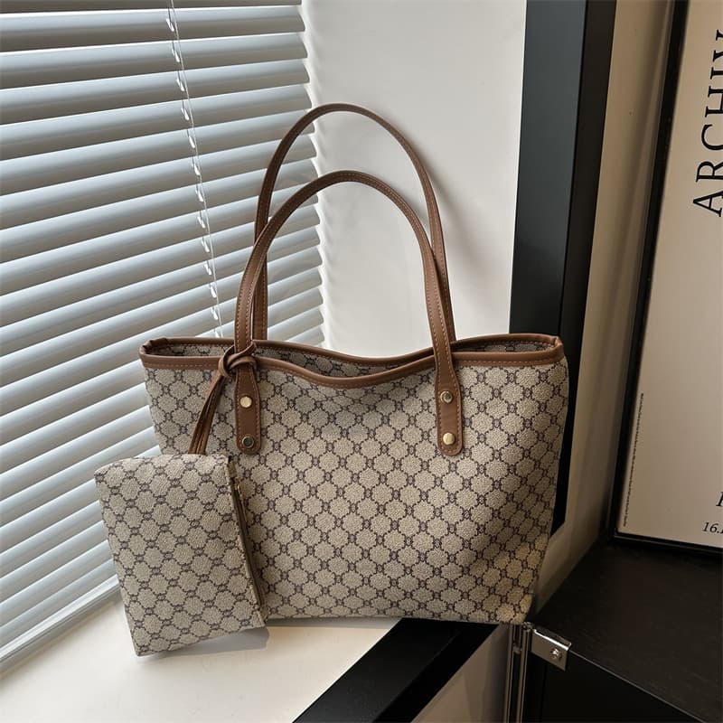 Large Capacity Women's Commuter Tote Bag 2024 New Stylish Niche Fashion Shoulder Bag