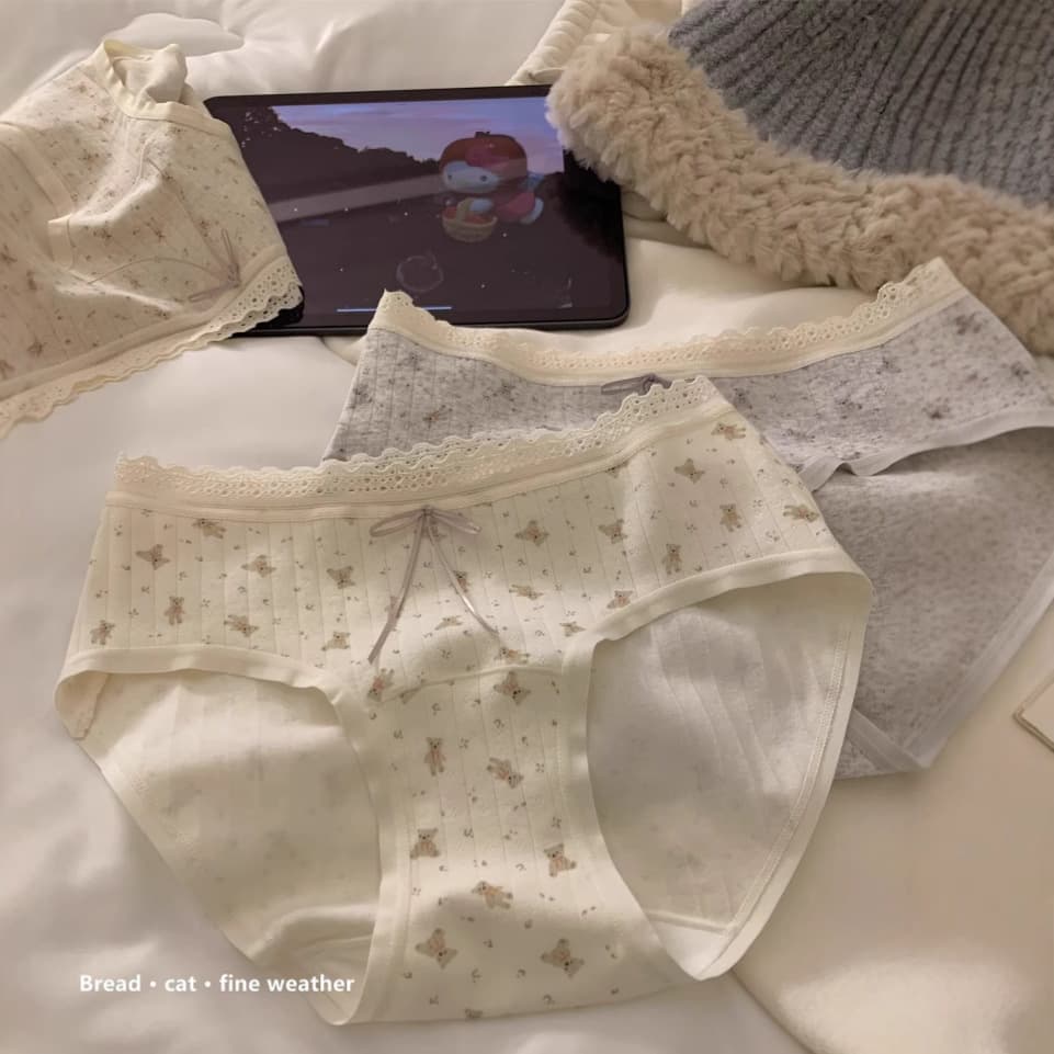 Hello Bear Sweet Cream Style Class a Baby Cotton 10A Antibacterial Extended Crotch Cute and Plaid Underwear for Girls