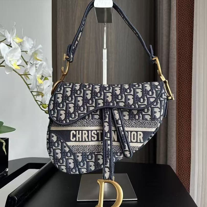 2025 New Handbag Women Single Shoulder Handmade Saddle Bag Underarm Crossbody Factory Wholesale Large Capacity Cross-border Fashion