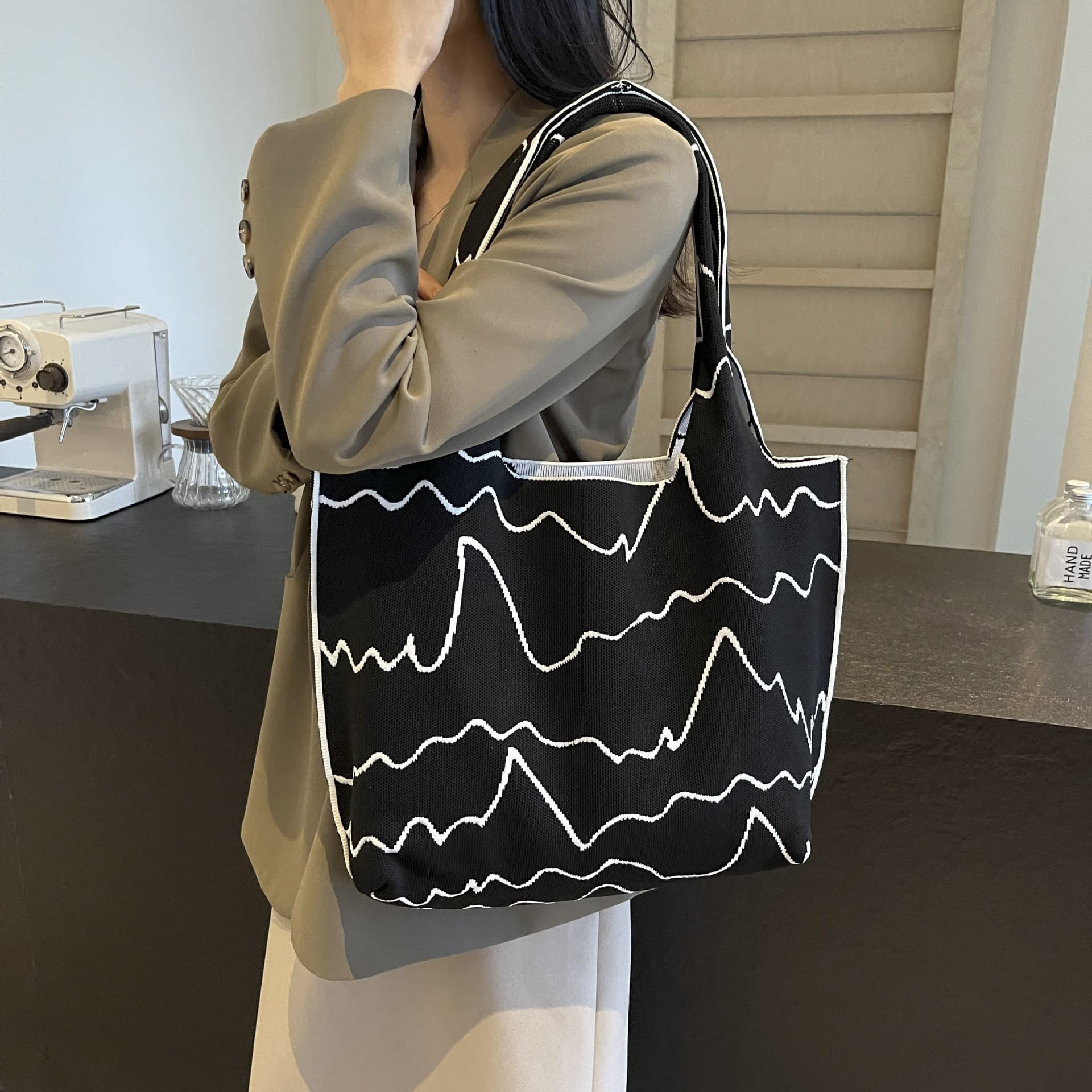 Handbag Woven Women's Shopping Bag Versatile Commuting Handbag Black and White Fashion Large Capacity Shoulder Bag Striped Casual New