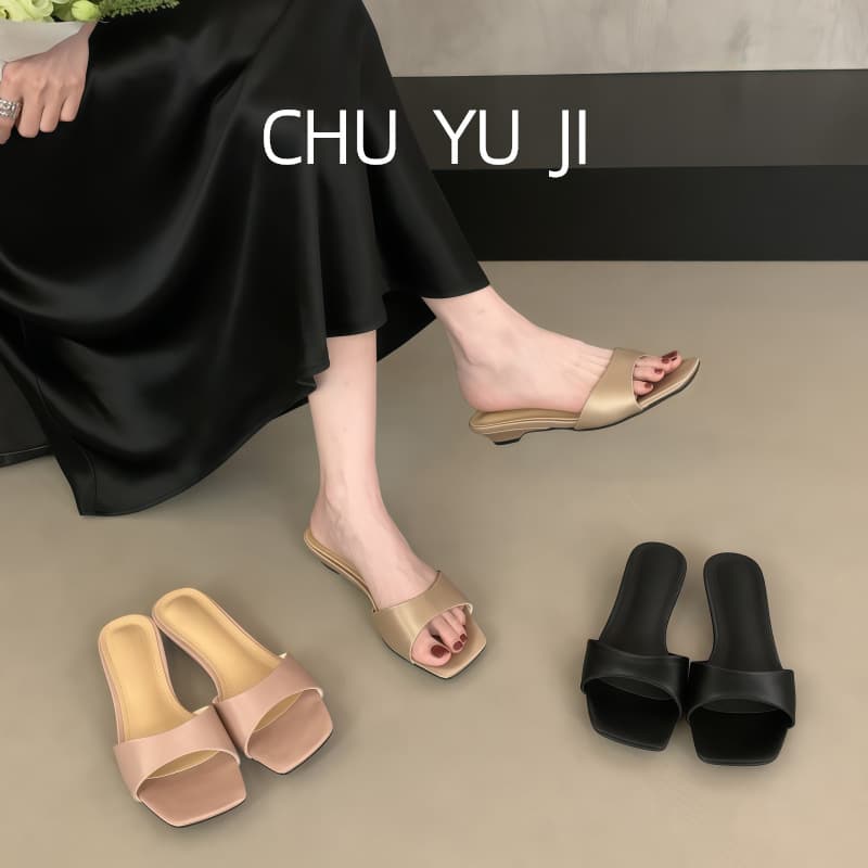 Chuyuji French Simple Satin One-Band Open-Toe Sandals for Women Summer 2026 New Vacation Style Low Wedge
