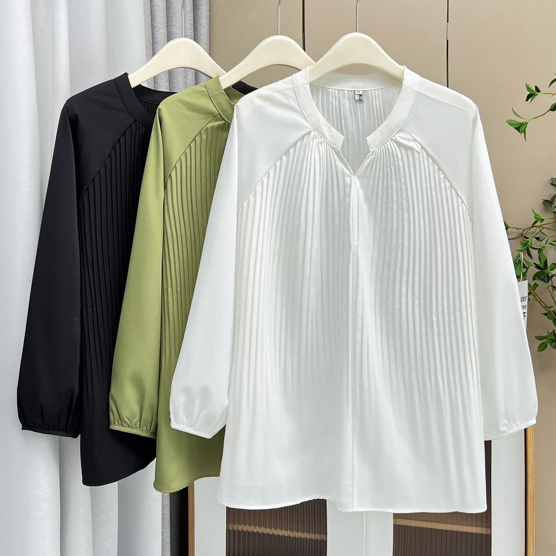 Autumn New Plus Size Women's Fashion Versatile Small V-Neck Pleated Stitching Long Sleeve Top 6571
