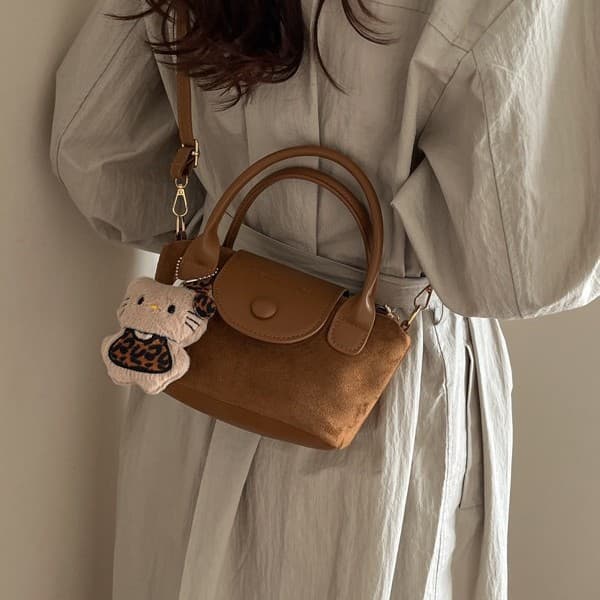 Fashionable and high-end handbags, cross-body bags, popular women's bags, simple casual shoulder bags, high-end bucket bags