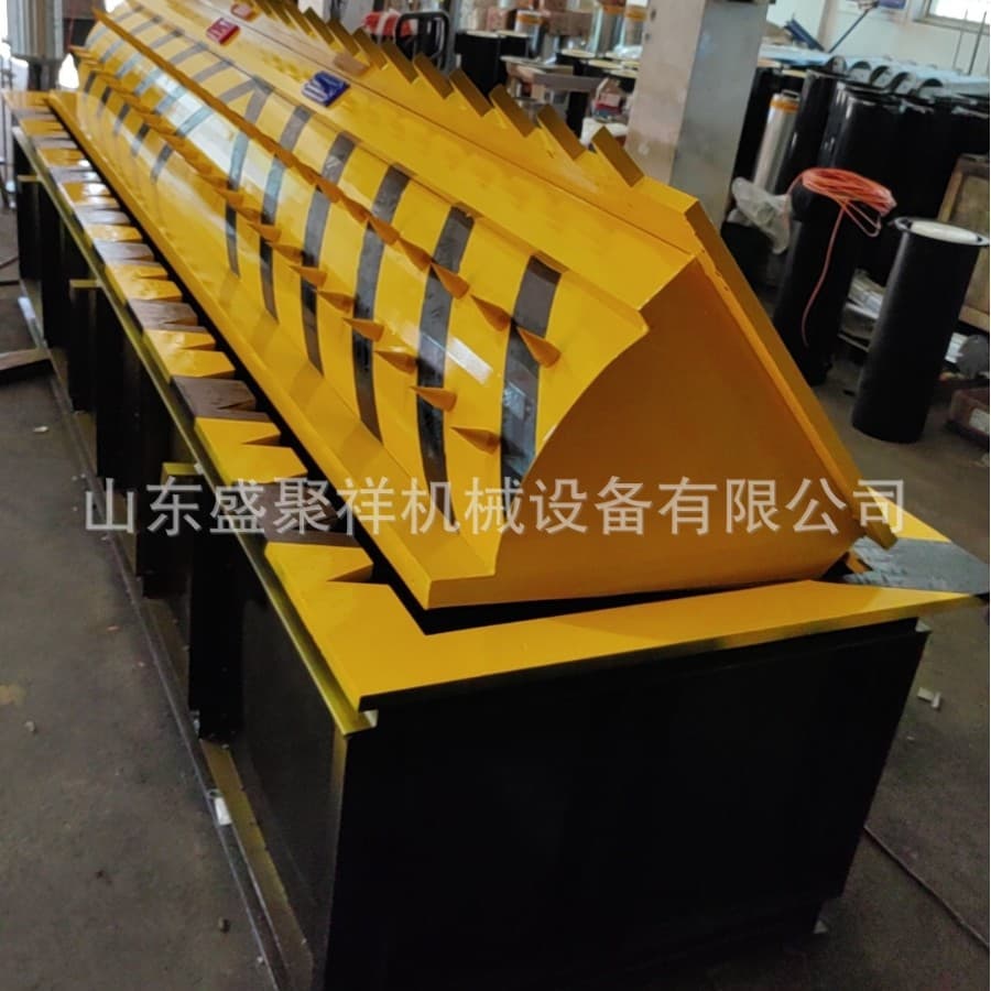School entrance anti-collision facilities, remote-controlled anti-collision walls, roadblocks, fully automatic lifting roadblock equipment at intersections.