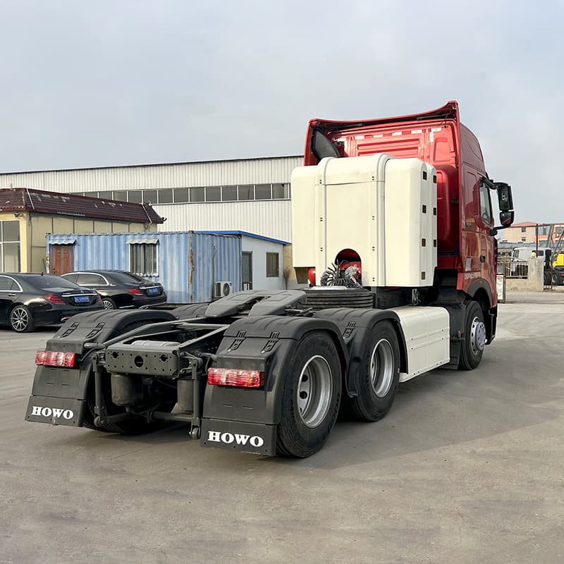 Sinotruk HOWO CNG tractor head for sale, rear eight-wheel heavy-duty truck, 450 HP cargo transport head