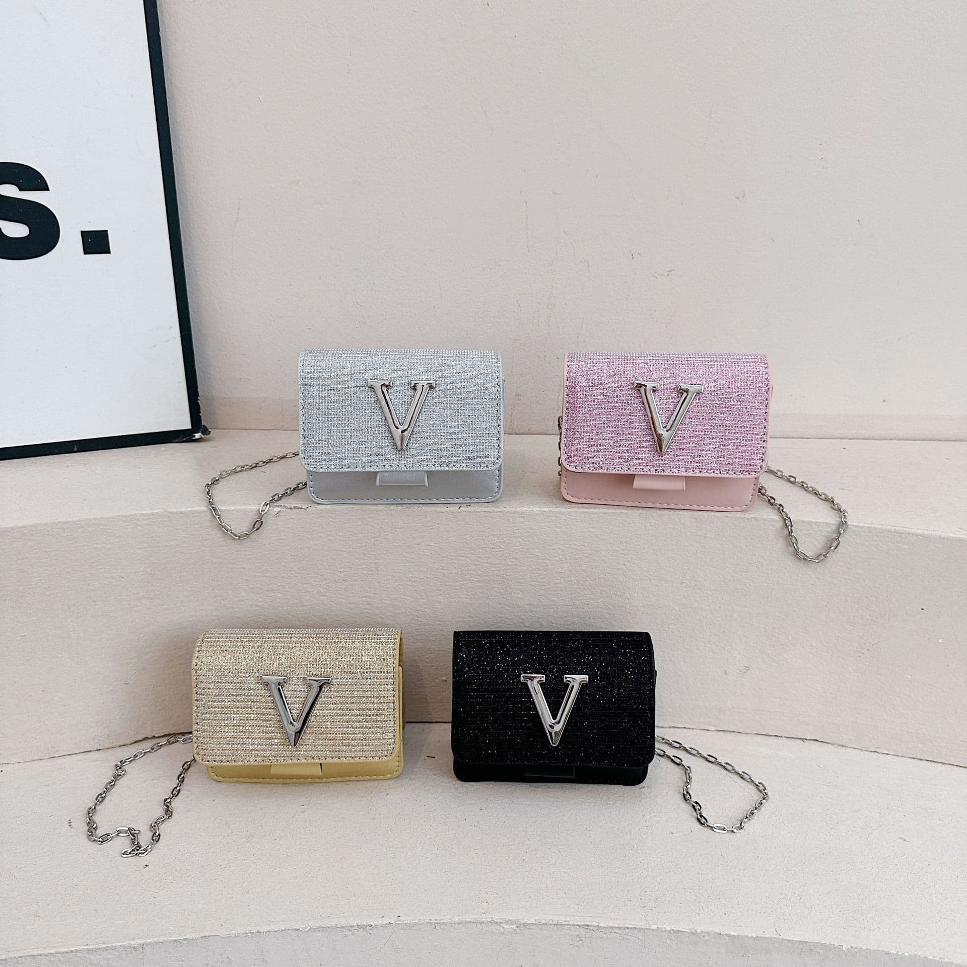 2026 New Sequin Solid Color Small Square Bag Women's V Label Metal Chain Shoulder Bag Daily Dinner Mini Crossbody Bag