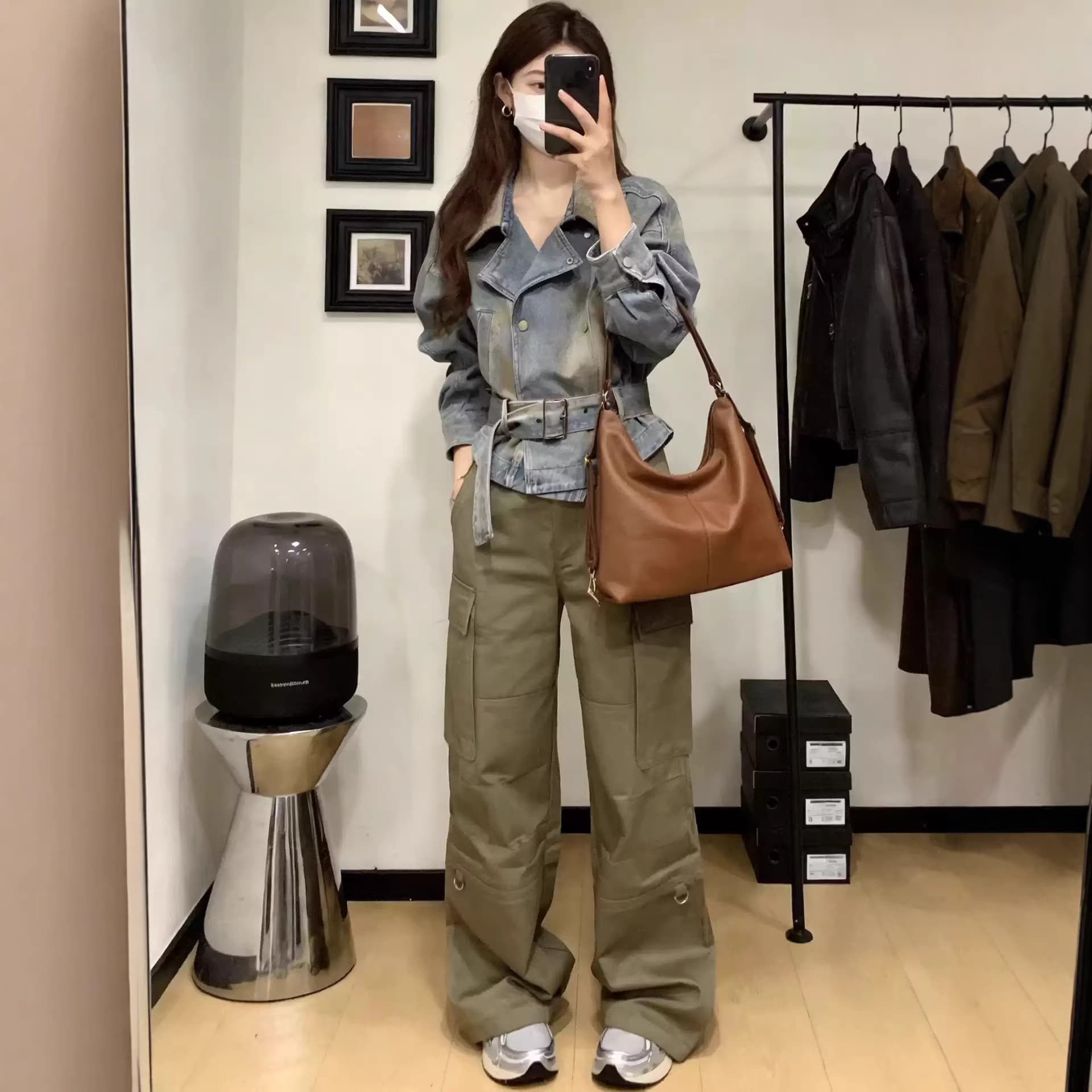 American Vintage Washed Distressed Denim Jacket for Women 2026 Spring New Fashion Patchwork Collar High-End Top