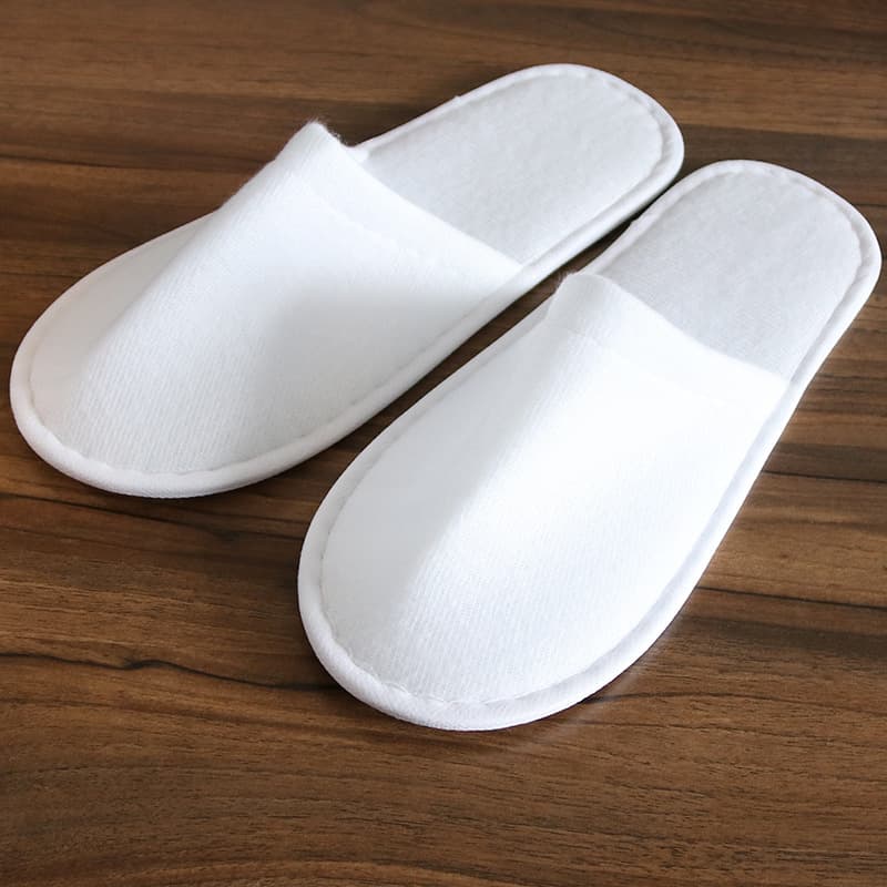 Hotel plain white disposable slippers for inn rooms, solid color home hospitality slippers wholesale